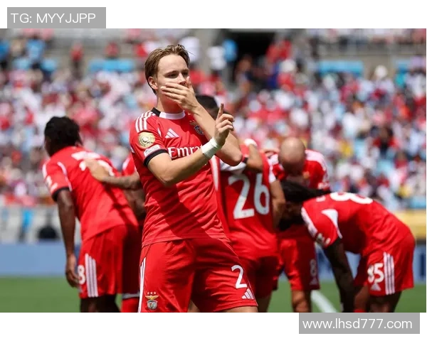 足总杯精彩对决拜仁6-2本菲卡神扑引发争议判罚全场沸腾