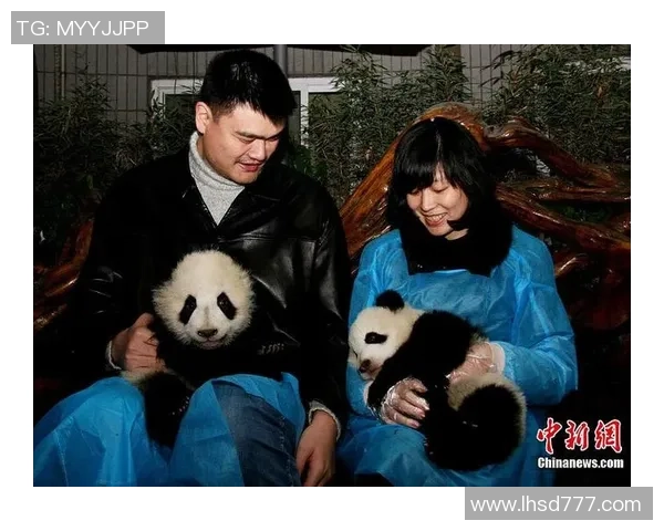 姚明女士与粉丝亲密合影展现温暖瞬间引发热烈讨论