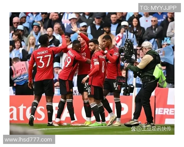 曼联在友谊赛中逆转利物浦点球大战精彩瞬间引发全场热烈反响